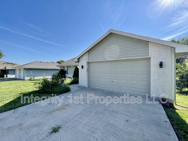 Foto del edificio - 905 SW Foxtail Dr