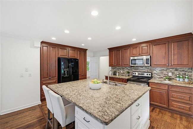 Building Photo - 445 Forest Hills Dr