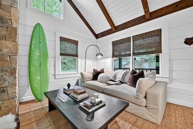 Foto del edificio - 545 Chestnut Ridge Cir