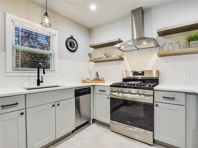 Foto del edificio - 3304 Robinson Ave