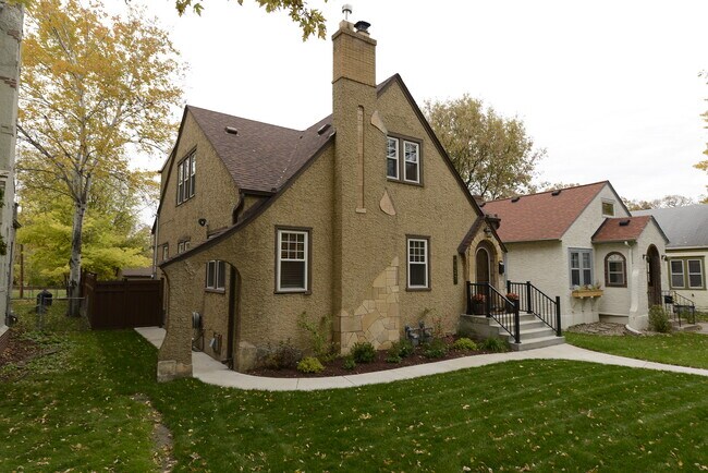Building Photo - 1323 Portland Ave
