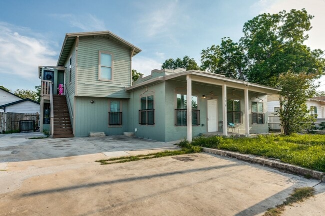 Foto del edificio - RENOVATED 4-BEDROOM IN SOUTH SAN ANTONIO