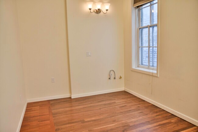 Foto del edificio - 2334 N Wayne Ave