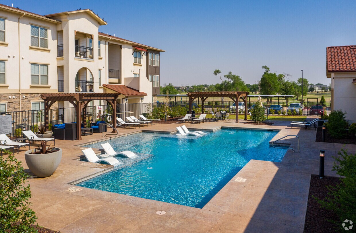 El Mirador Apartments at Elm Park 3210 Oak Ridge Ave Lubbock, TX