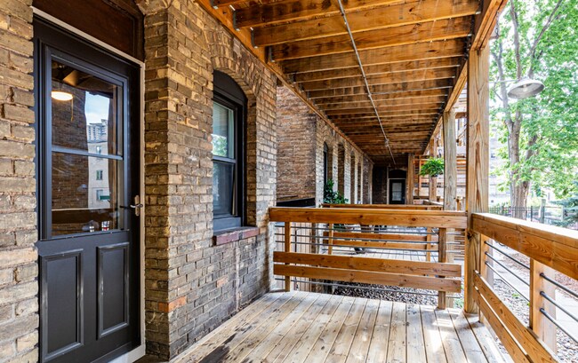Foto del interior - 1400–1408 Spruce Pl – Oak Grove Downtown