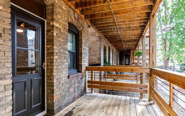 Interior Photo - 1400–1408 Spruce Pl – Oak Grove Downtown