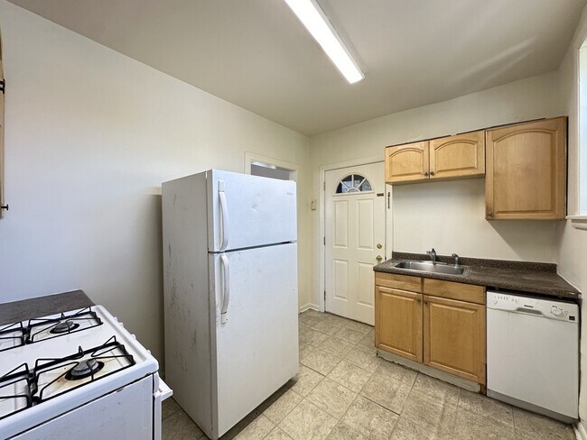 Foto del edificio - 5817 N St Louis Ave