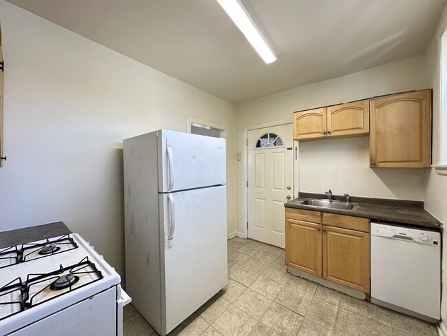 Building Photo - 5817 N St Louis Ave