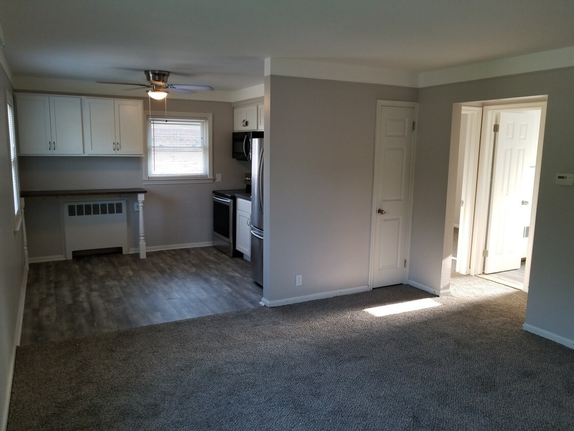 Kitchen Living Room - 19194 Beech Daly Rd