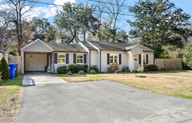 Building Photo - 1 Paula Dr