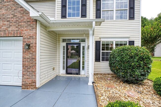 Photo - 140 Rounded Wing Dr House