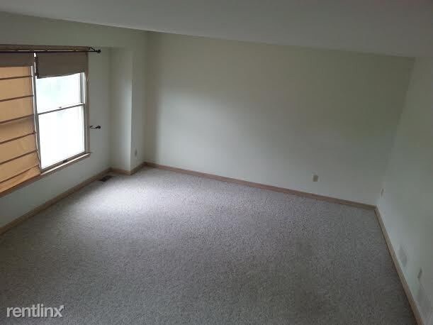 Foto del edificio - 3 br, 1.5 bath Townhome - 1 Flood Drive