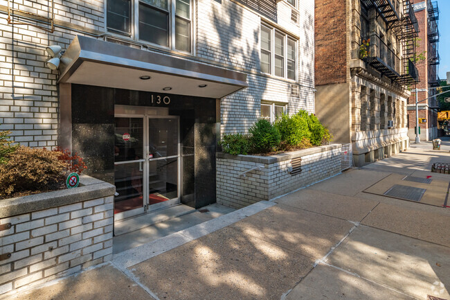 Building Photo - 130 Hicks St