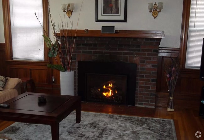 Building Photo - 33 Greycliff Rd