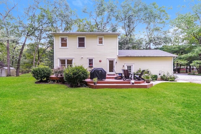 Building Photo - Private 3-Bedroom Home on 5 Acres with Mod...