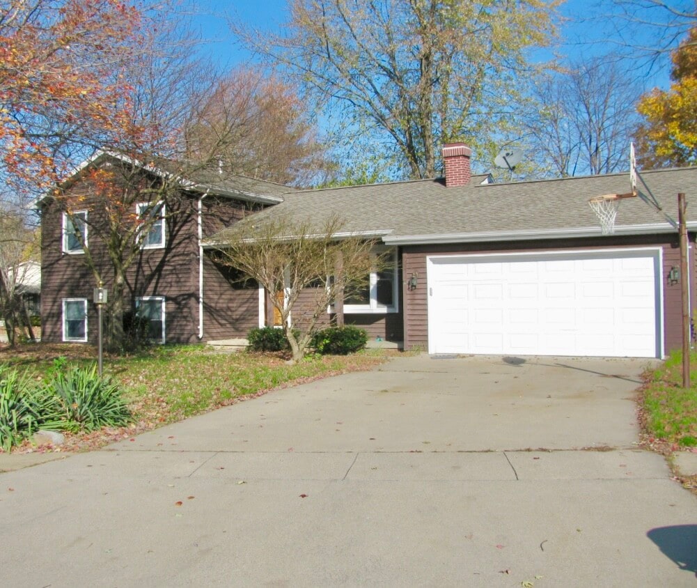 Primary Photo - 1901 Barberry Cir