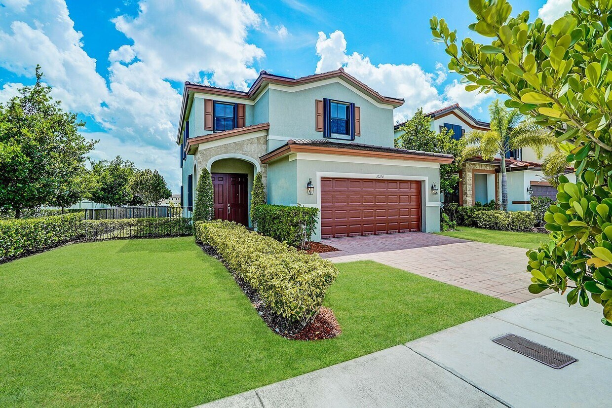 3 br, 2.5 bath House 10220 W 32 Way House Rental in Hialeah, FL