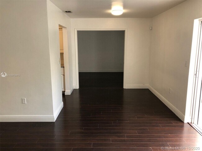 Building Photo - 1150 Madruga Ave