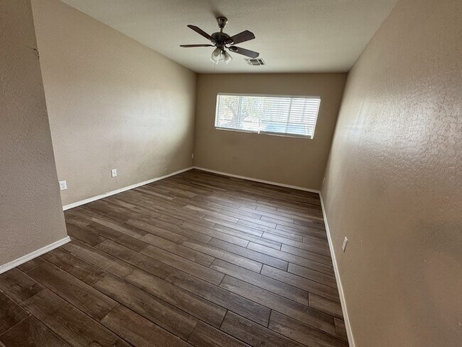 Building Photo - Maryvale