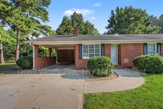 Building Photo - 1112 Pine Top Rd