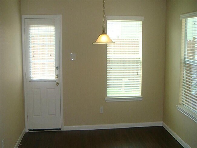 Foto del edificio - 831 Darbydale Crossing Ln