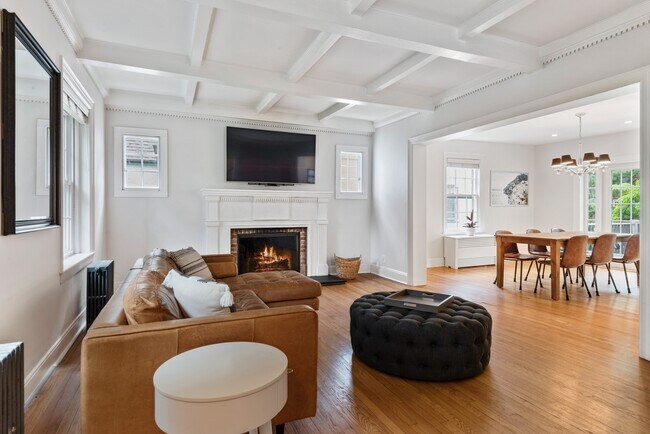 Building Photo - 15 Woodlawn Ave