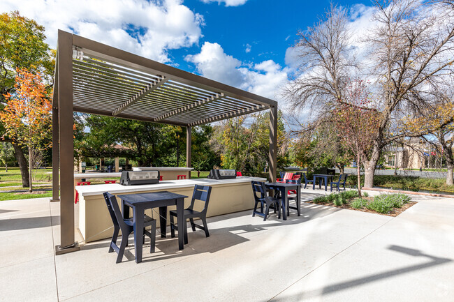 Community Room Patio - The Crest