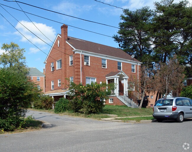 Foto del edificio - 6811 Red Top Rd
