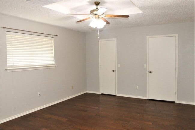 Building Photo - 2203 Glen Forest Ln