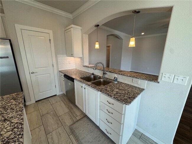 Building Photo - 4401 W Havana Ave