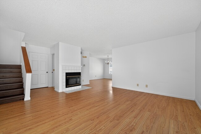 Building Photo - 2800 Plaza del Amo