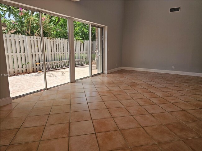 Foto del edificio - 1359 Springside Dr