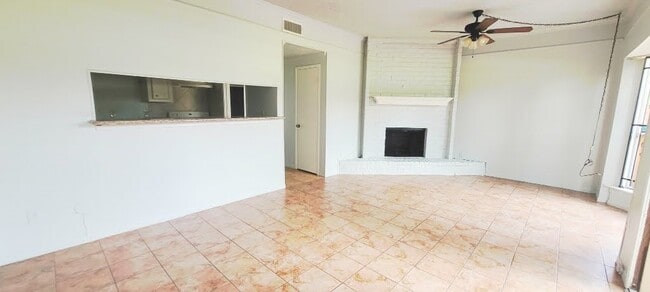 Building Photo - 7700 Creekbend Dr