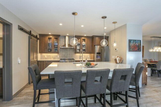 Foto del edificio - Beautiful 3 bed, 4 bath with garage in Frisco! Walk to main street! Winter rental!
