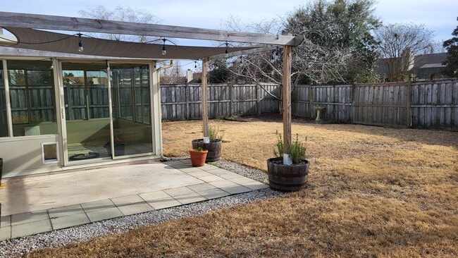 Building Photo - 307 Smallwood Ct