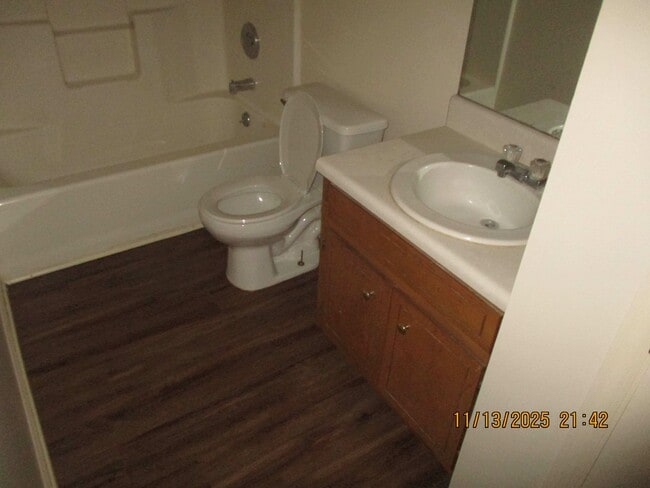 Building Photo - Twentieth, 914-C