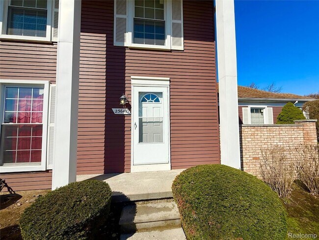 Foto del edificio - 23647 Stonehenge Blvd