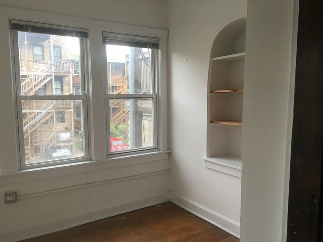 Building Photo - 623 W Buckingham Pl
