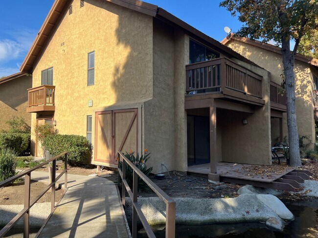 Foto del edificio - 2 bedroom, 1.5 bath townhouse in the heart of Irvine!