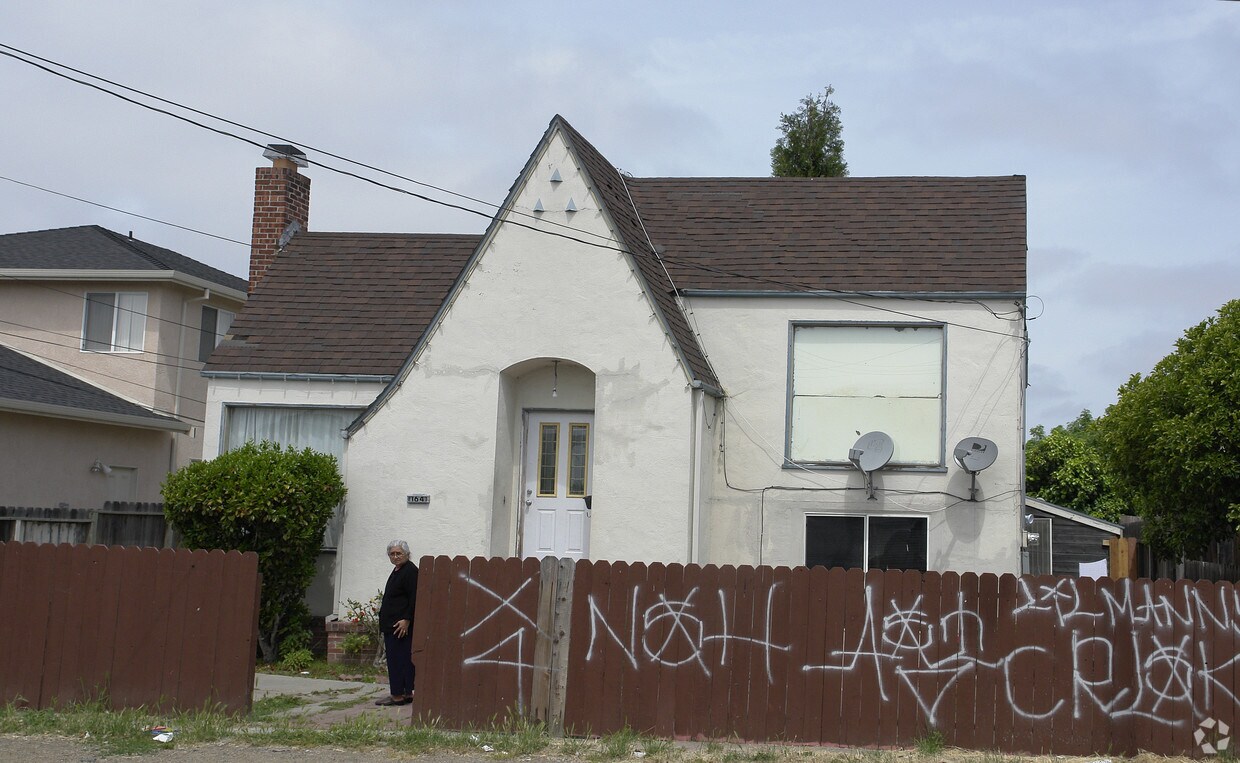Foto del edificio - 164-166 Poplar Ave