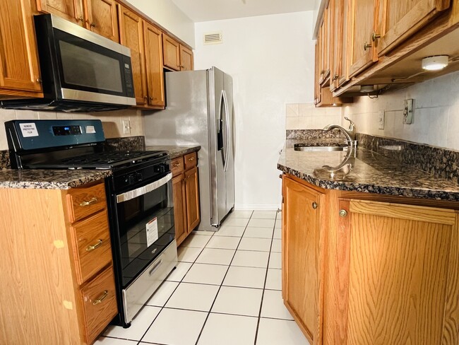 Building Photo - 1511 N Windsor Dr
