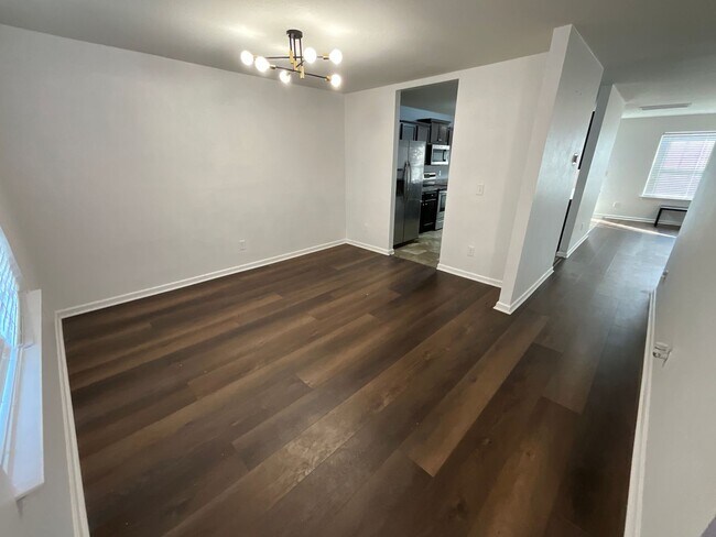 Foto del edificio - Large 5 bedroom home in Established Neighborhood ready to rent!