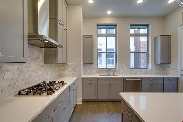 Foto del edificio - 1366 Branchwood Pl