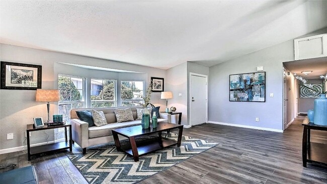 Building Photo - 1090 Walnut Woods Ct