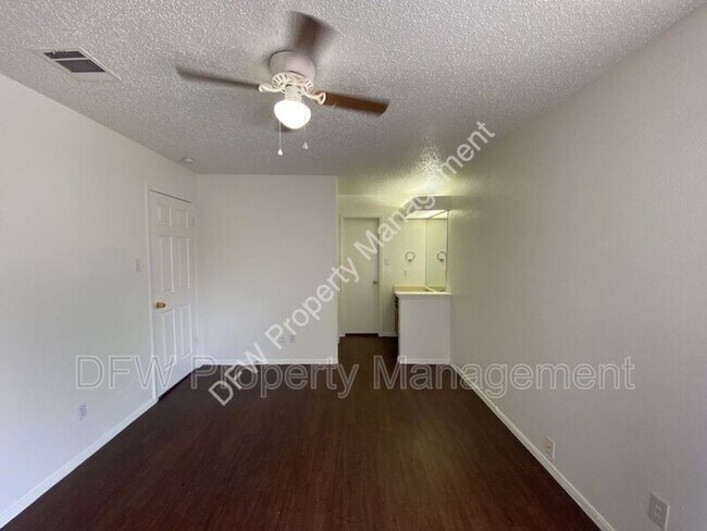 Building Photo - 500 E Denton Dr