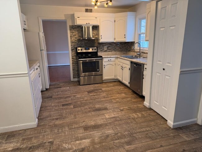 Building Photo - 7818 Attleboro Dr