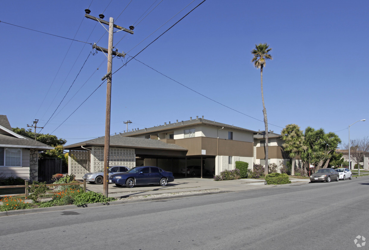 Primary Photo - The Lanai Apartments