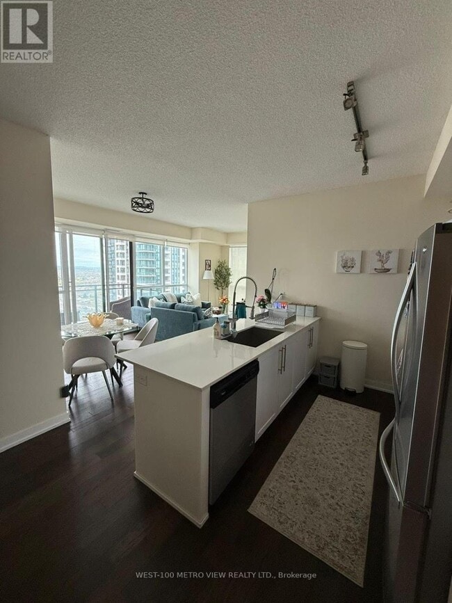 Building Photo - 510-2510 Curran Place