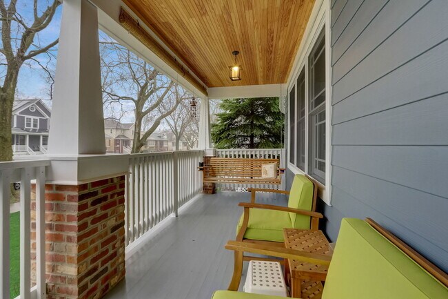 Building Photo - 2019 Darrow Ave