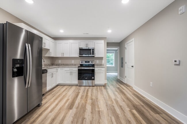 Building Photo - 303 Linwood St